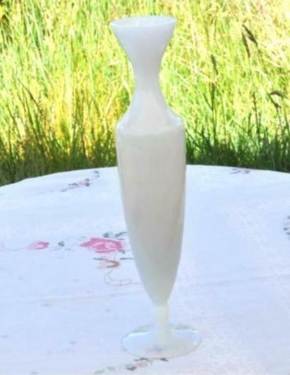 §  vase soliflore sur pied opaline blanche soliflore, Antiquités & Art, Enlèvement ou Envoi