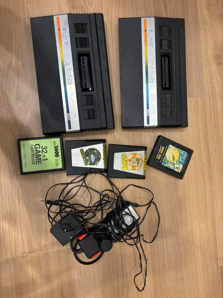 Deux Atari 2600 + 4 jeux, Consoles de jeu & Jeux vidéo, Consoles de jeu | Atari, Enlèvement, Utilisé, Atari 2600