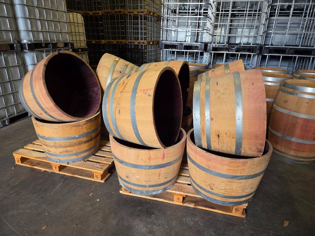 Eiken halve wijnvaten plantenbakken bloembakken ( Tonnen ), Tuin en Terras, 75 tot 150 liter, Ophalen, Zo goed als nieuw, Hout