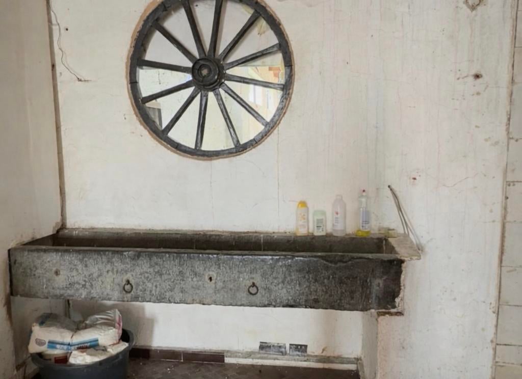 Auge en pierre bleue – type abreuvoir / évier de ferme, Antiquités & Art, Enlèvement