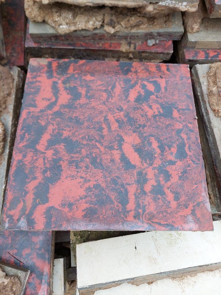 Vloertegels VT rood-zwart gemarmerd + zwart, Doe-het-zelf en Bouw, Tegels, Ophalen, Overige materialen, Gebruikt, 20 tot 40 cm