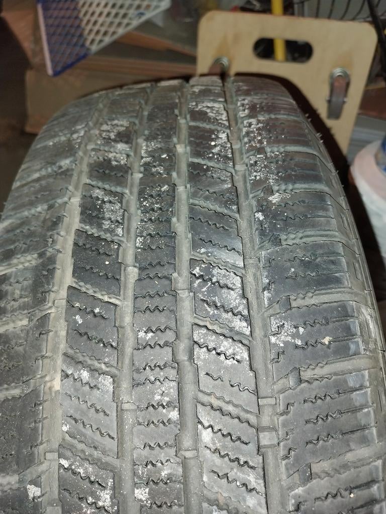 Jante avec pneus hiver 215/65/R16 98H, Autos : Pièces & Accessoires, Pneus & Jantes, Pneus hiver, Pneu(s)