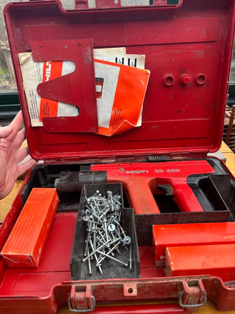 Cloueuse Hilti, Enlèvement, Utilisé