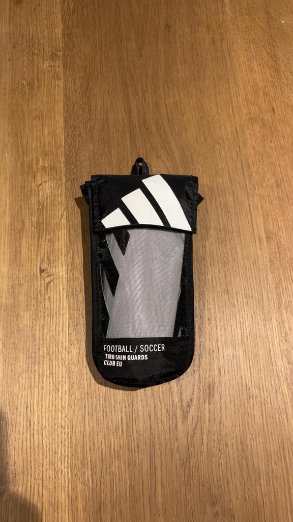 adidas sceenbeschermers, Sports & Fitness, Football, Taille L, Enlèvement, Utilisé, Accessoires de club