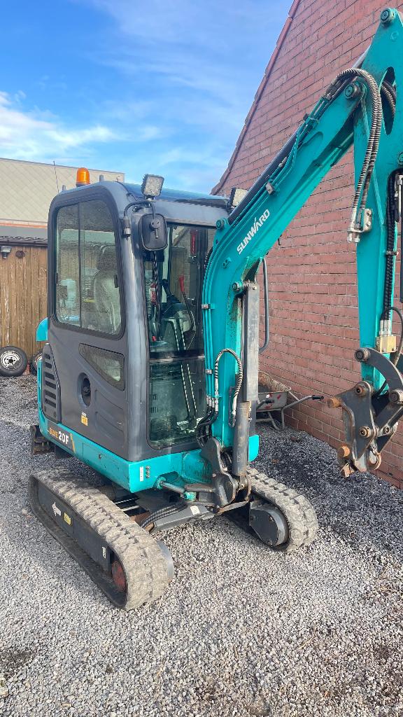 Excavatrice Sunward 2 tonnes (échange possible), Bricolage & Construction, Outillage | Pièces de machine & Accessoires, Comme neuf