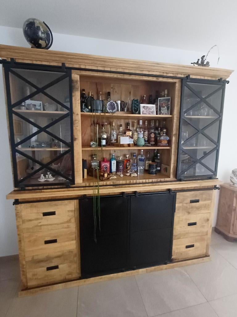 Meuble buffet industriel entièrement en bois de manguier, Maison & Meubles, Armoires | Buffets, Comme neuf, 200 cm ou plus, 200 cm ou plus