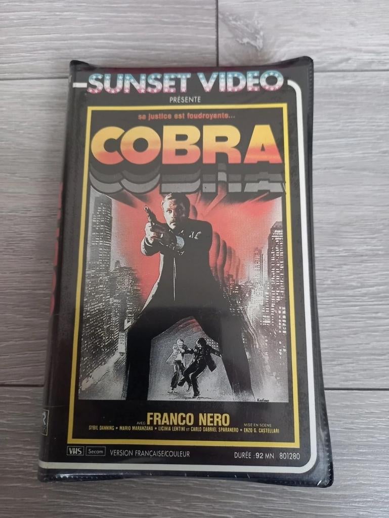Vhs Cobra Sunset video Secam, CD & DVD, Enlèvement, Comme neuf, Thrillers et Policier