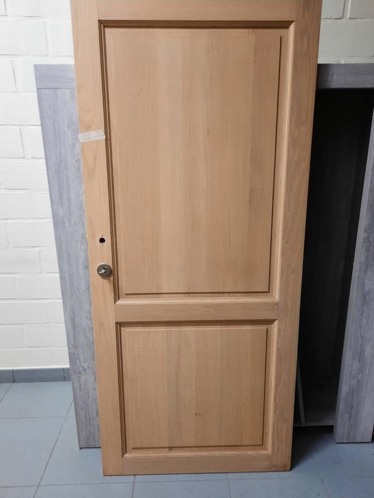 Belle porte en chêne massif, Enlèvement