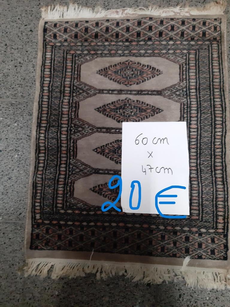 tapis divers, Enlèvement