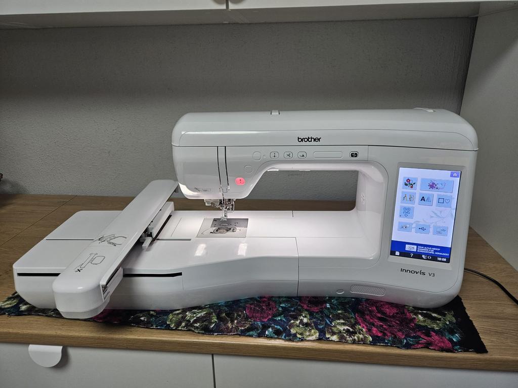 Brother Innovis V3 Borduurmachine Compleet, Enlèvement, Comme neuf, Machine à broder