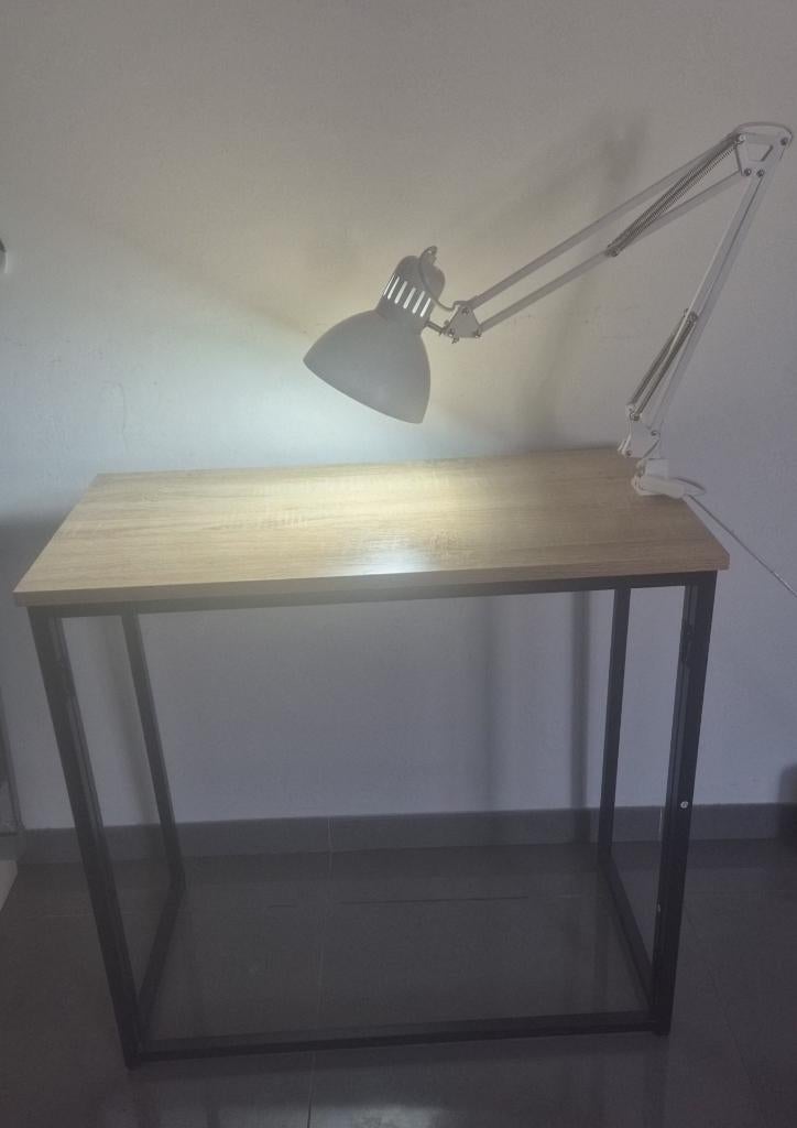 TABLE AVEC LAMPE (ONGLERIE OU DESSIN), Ophalen, Gebruikt, 75 cm of meer, 60 cm of meer