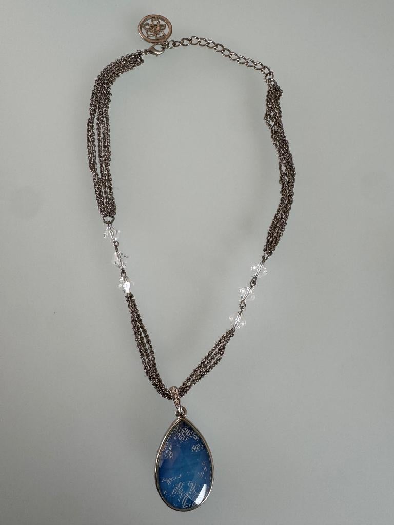 Collier Nicky Vankets, Bijoux, Sacs & Beauté, Colliers, Enlèvement ou Envoi, Comme neuf, Bleu