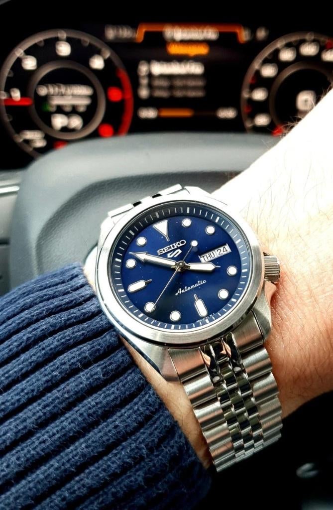 Seiko 5 Sports SRPE “DressKX” Upgrade Bracelet & Saffiergl., Handtassen en Accessoires, Horloges | Heren, Ophalen, Staal, Polshorloge