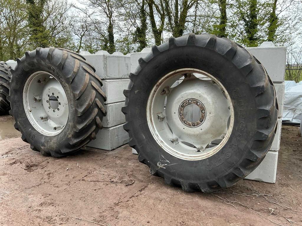 Pneus multibavettes Michelin/Firestone (2x), Articles professionnels