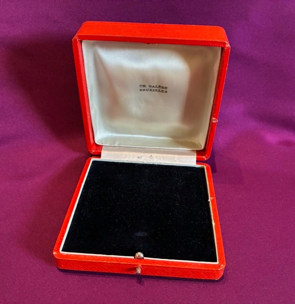 Ecrin vide pour Grand Officier en forme de poitrine., Collections, Enlèvement ou Envoi, Autres, Ruban, Médaille ou Ailes