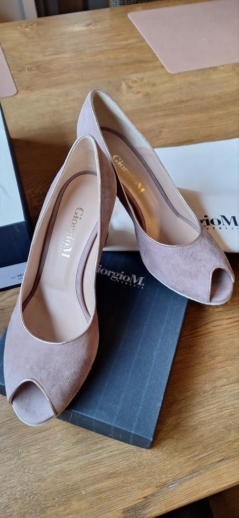 Nieuwe pumps zomer twv 235 euro, Ophalen, Pumps