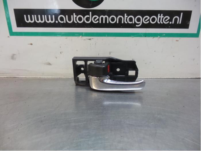 Portiergreep 4Deurs links-voor van een Lexus IS 200 (IS 200, Gebruikt, -, -, -