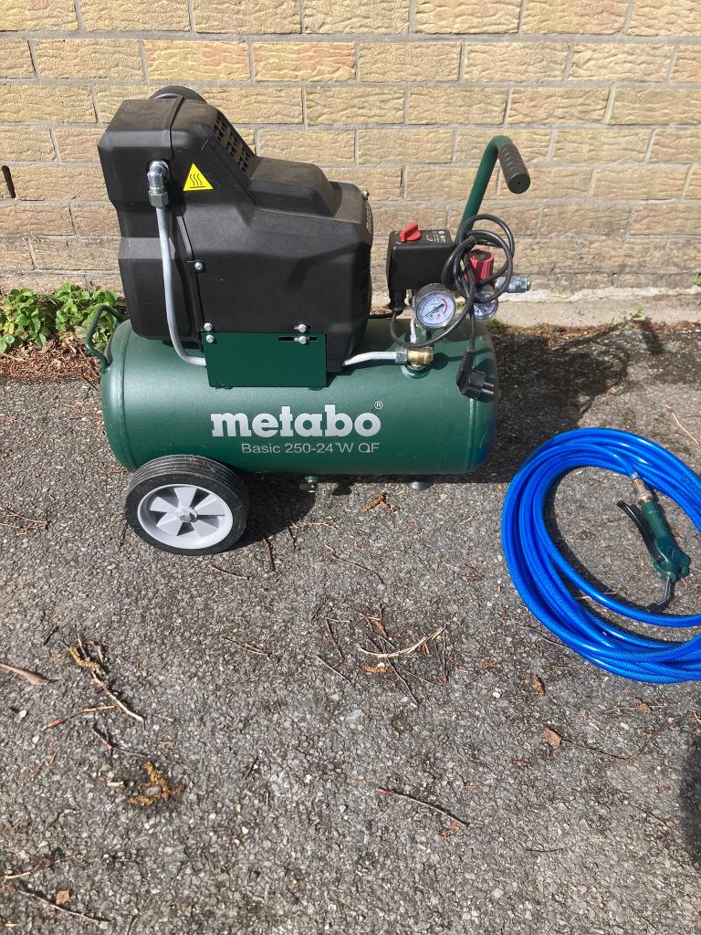 Metabo compressor Basic 250‑24 W + luchtslang 10 m + BP 200, Doe-het-zelf en Bouw, Ophalen, 6 tot 10 bar, Zo goed als nieuw, 200 tot 400 liter/min