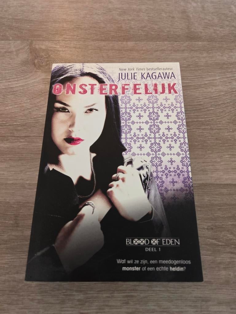 Julie Kagawa - Onsterfelijk, Ophalen, Julie Kagawa