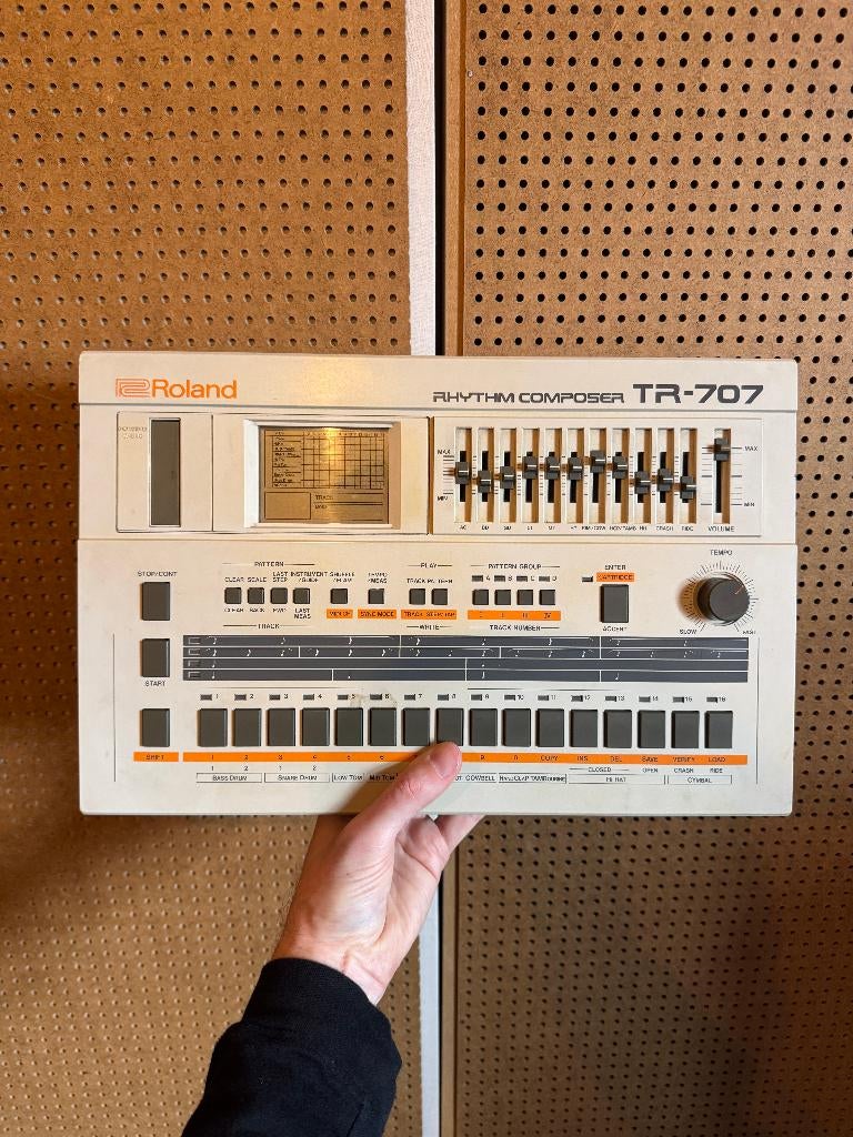 Roland TR-707 Rhythm Composer w/ HKA ROM – mint condition, Muziek en Instrumenten, Gebruikt, Roland, Met midi-aansluiting, Overige aantallen