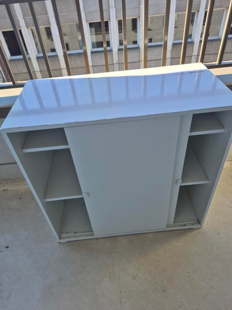 Petite armoire en bon état 95×90