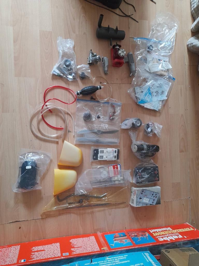 Rc vliegtuig onderdelen, Hobby en Vrije tijd, Modelbouw | Radiografisch | Vliegtuigen, Ophalen, Zo goed als nieuw, Benzine