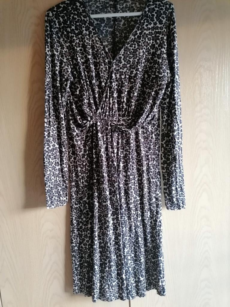 Robe moyenne Airy Caroline Biss, Enlèvement