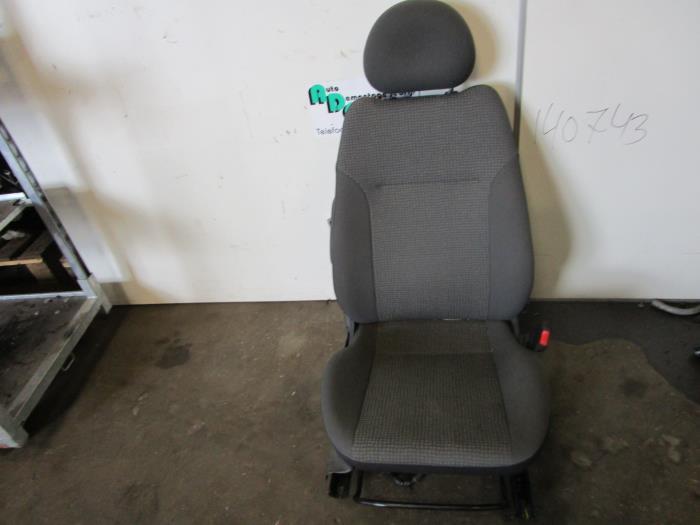 Siège droit d'un Opel Corsa (Corsa C 00-), -, Opel, Utilisé, -