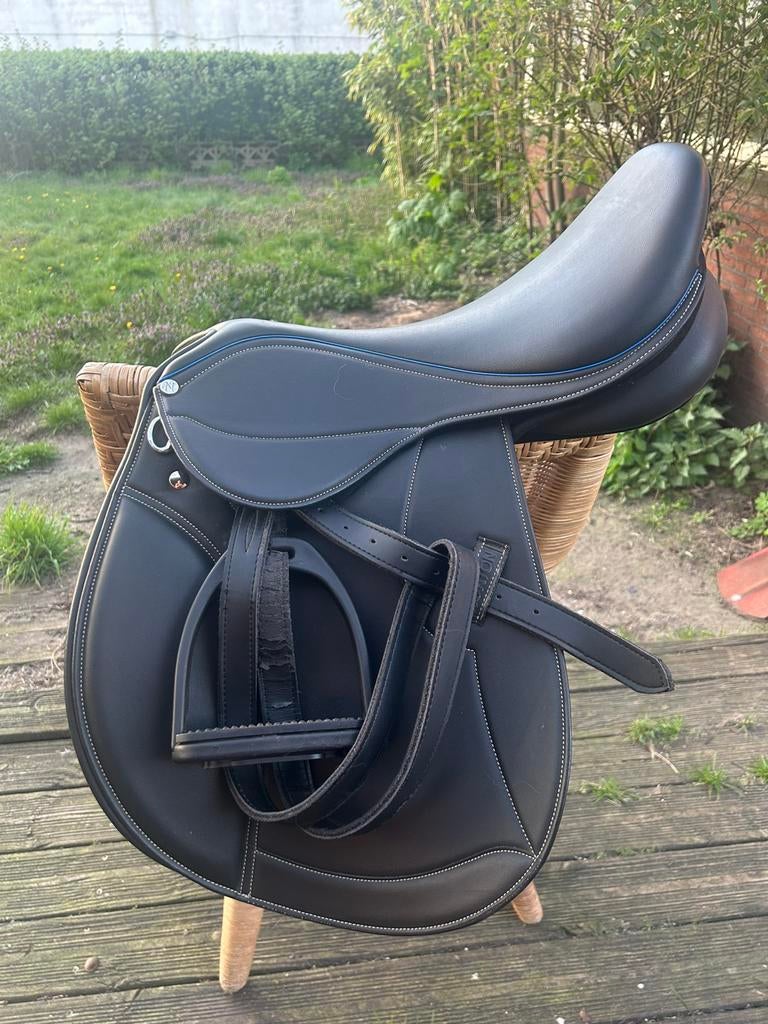Norton club rexine close contact springzadel, Dieren en Toebehoren, Paarden en Pony's | Zadels, Zo goed als nieuw, Springen, Ophalen