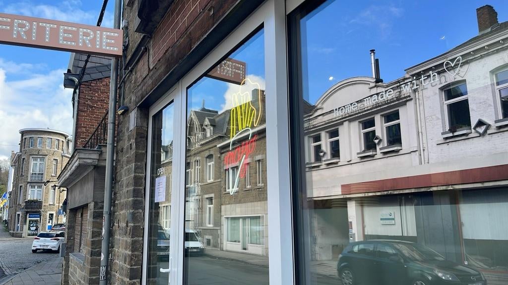 Zaken worden overgedragen Friterie (Esneux 4161)., Zakelijke goederen, Exploitaties en Overnames