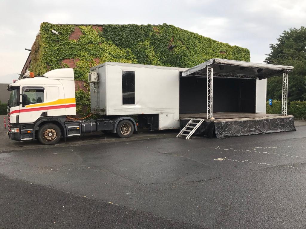 podiumtrailer, podiumwagen + scania P260 bj99, Ophalen, Gebruikt