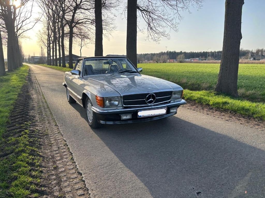 Mercedes-Benz 500 SL 1983 – Zeldzame 2‑Tone paint - Topstaat, Autos, Cuir, Argent ou Gris, Achat, Cabriolet