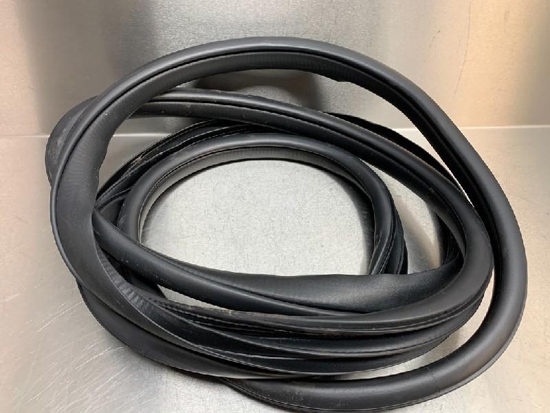 PORTIERRUBBER RECHTS VOOR Subaru XV (GT / GX) (01-2017/-), Subaru, Gebruikt, Dhr. M. Roggen, Marinus@Japoto.nl