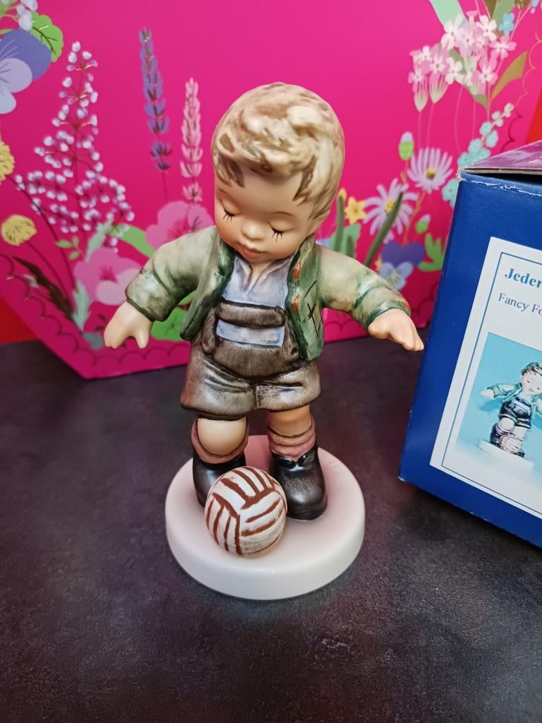 Hummel 2211, Ophalen of Verzenden, Hummel