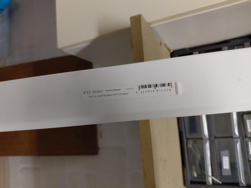 cadres muraux et/ou plinthes, Enlèvement, Neuf