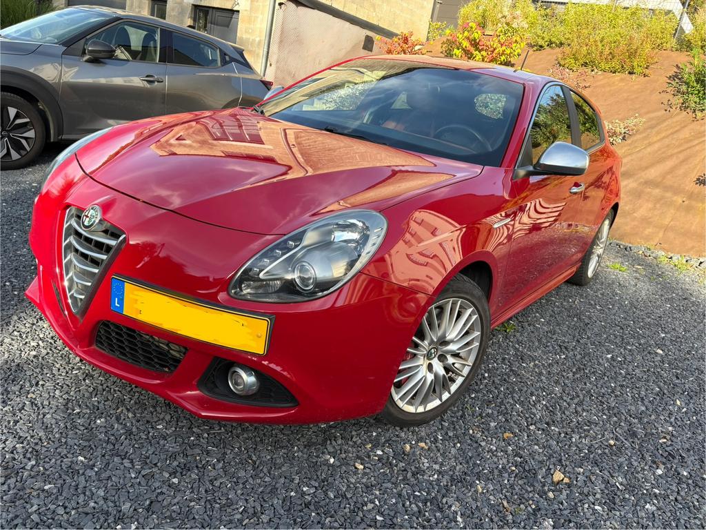 Alfa Romeo Giulietta, 170ch, Essence, 2016 (à réparer), Achat, Intérieur cuir, Boîte manuelle, 5 portes