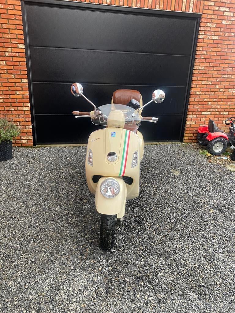 Vespa gtv250ie, Fietsen en Brommers, Ophalen, Zo goed als nieuw