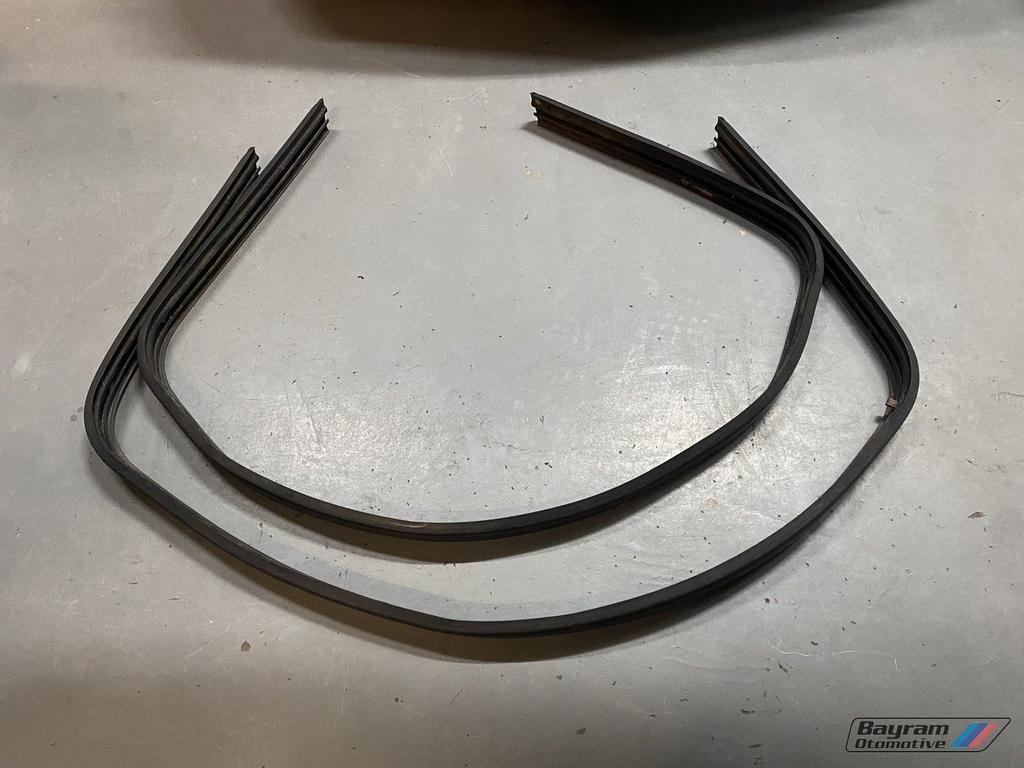 Bmw E30 bumperlijst achterbumper rubber 3-serie type 1 vfl, Auto-onderdelen, Ophalen, Gebruikt, -, -