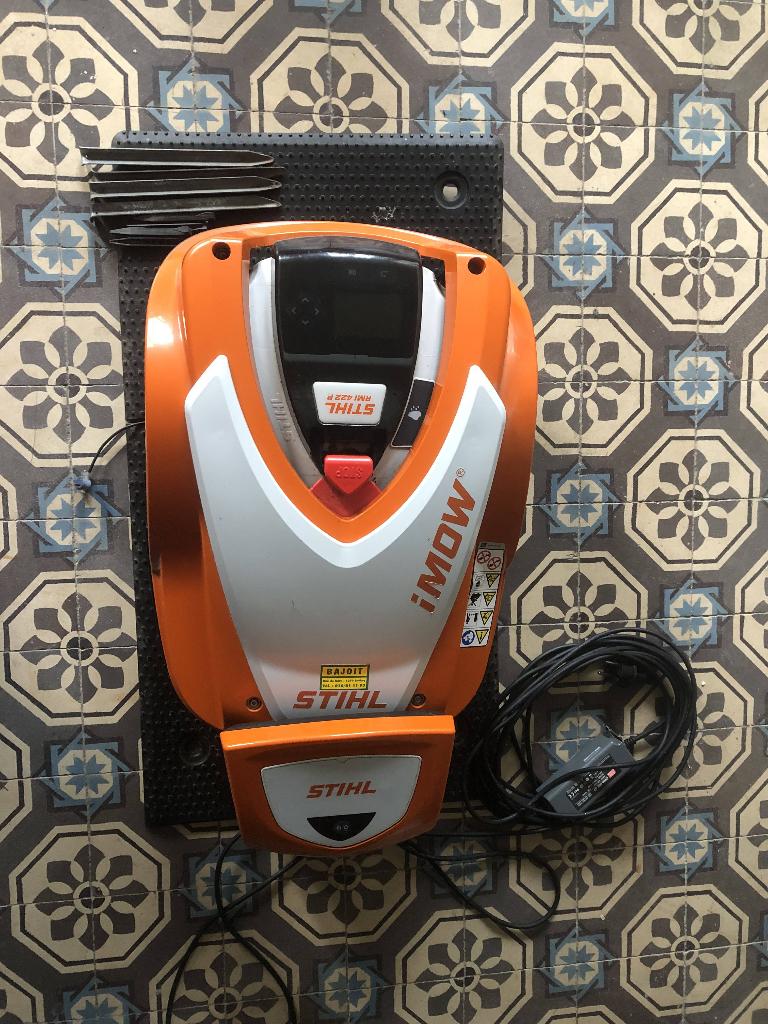 robot tondeuse STHIL rmi 422, Jardin & Terrasse, Tondeuses robotisées, Stihl, 20 à 25 cm, Avec capteur de pluie, Comme neuf