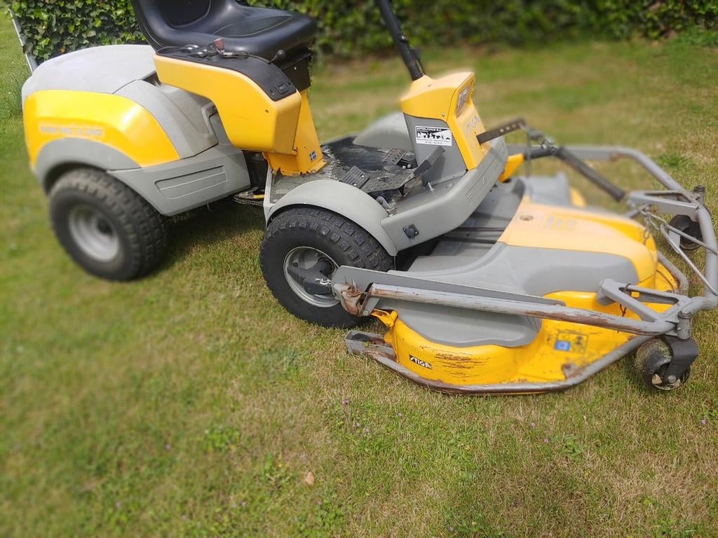 Zitmaaier.  STIGA PARK.  4X4, Enlèvement