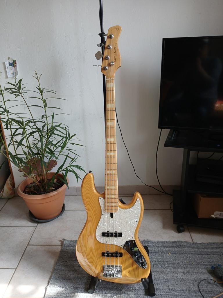 ECHANGE Sire Marcus Miller Ash V7, Muziek en Instrumenten, Snaarinstrumenten | Gitaren | Bas, Ophalen