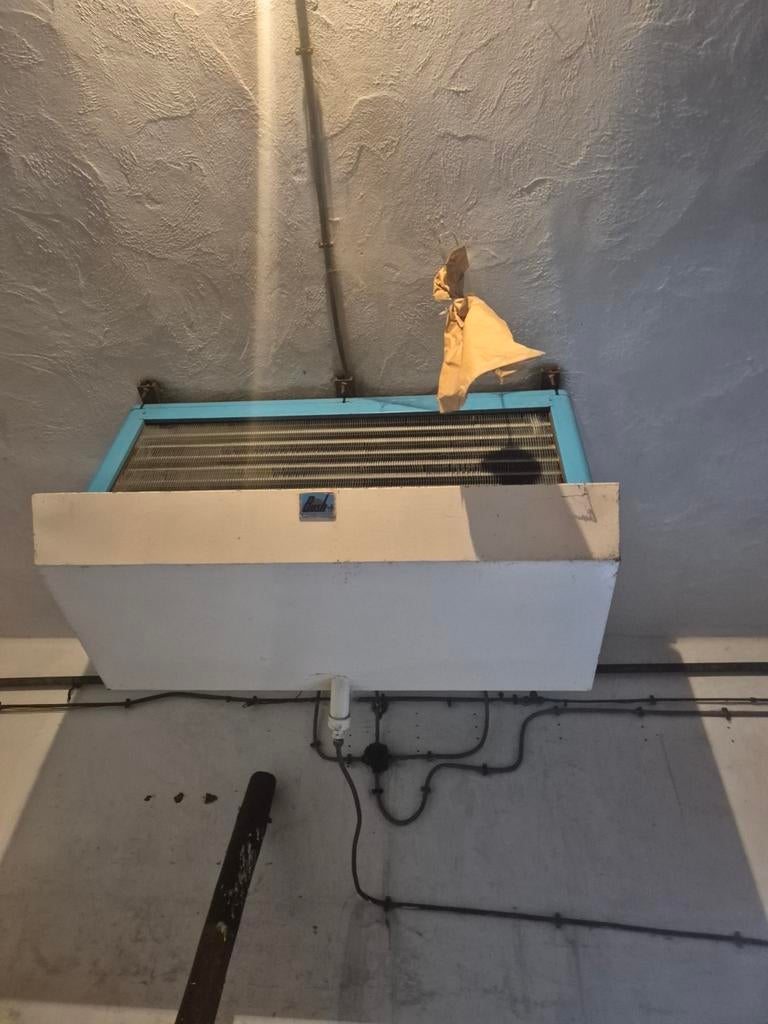 Oude koelbakken industrieel koelventilatoren, Ophalen