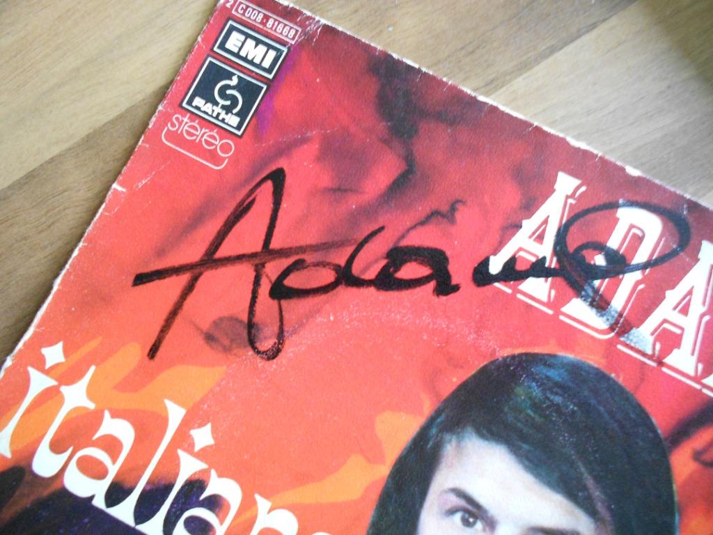Pochette vinyle 45 tours dédicacée par ADAMO, Collections, Enlèvement ou Envoi, Utilisé, Autres types, Signé
