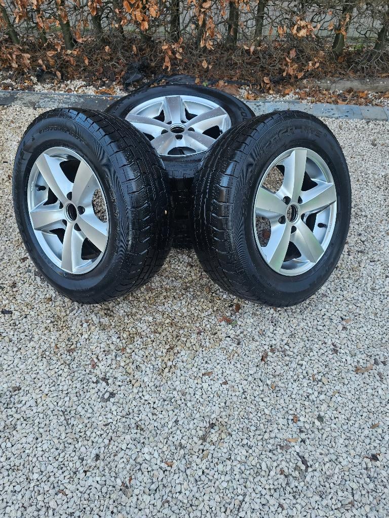 Winterbanden met velgen 215/ 70 R16, Auto-onderdelen, Banden en Velgen, Ophalen, 16 inch, Winterbanden, Band(en)