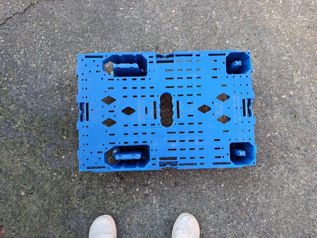 Palletjes stapelbaar pvc ideaal voor op vochtige plaatsen, Ophalen, Zo goed als nieuw