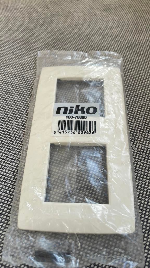 Niko plaque de recouvrement 2 fois neuve, Bricolage & Construction, Enlèvement ou Envoi, Neuf, Interrupteur
