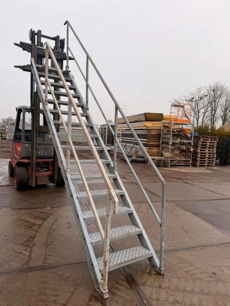 Gegalvaniseerde steektrap bordestrap wenteltrap trap trappen, Ophalen of Verzenden, Zo goed als nieuw