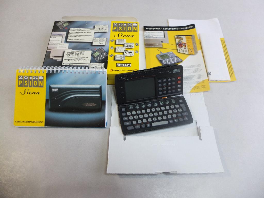 Ordinateur de poche Psion Siena en boîte, Enlèvement