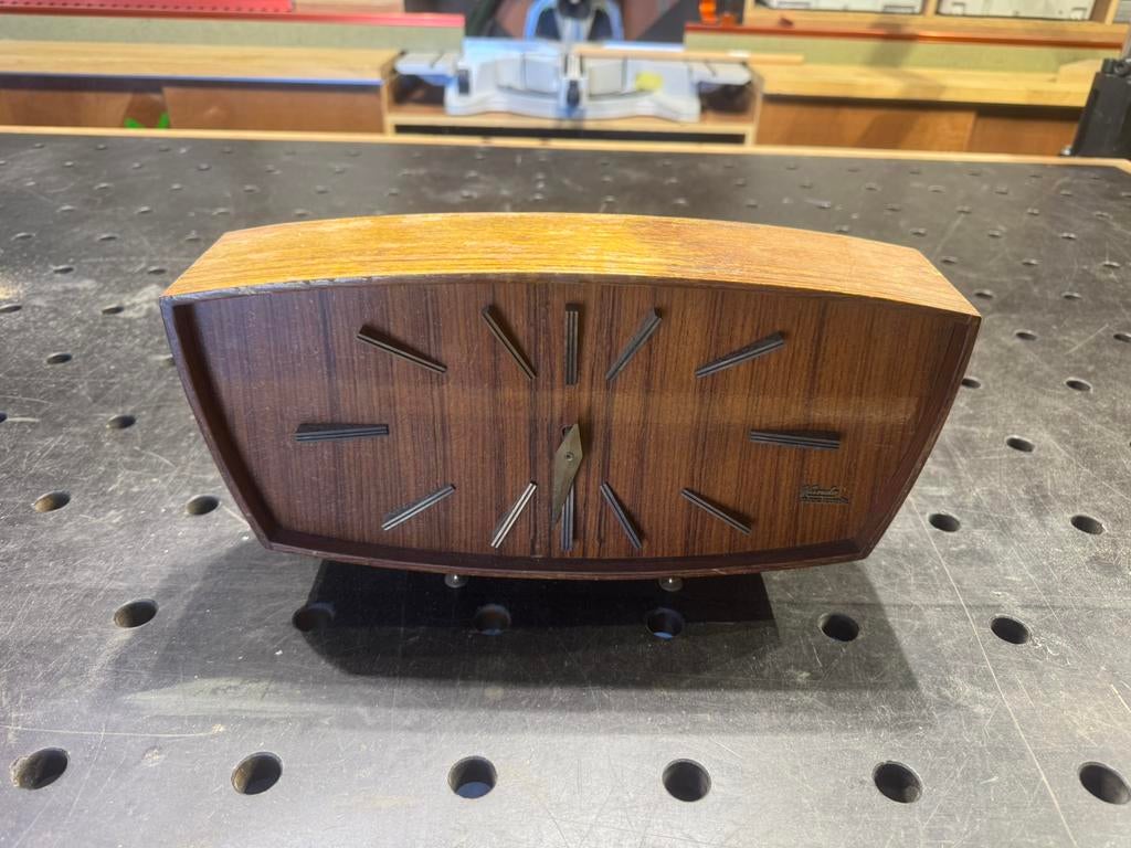 Horloge vintage en bois des années 1960, Antiquités & Art, Antiquités | Horloges, Enlèvement ou Envoi