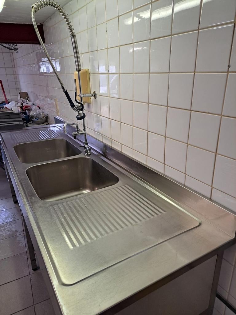 Dubbels wastafel met druiprek, Ophalen